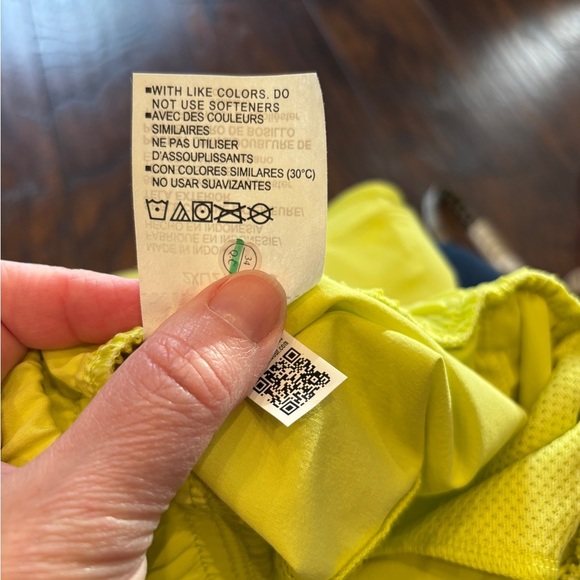 Under Armour Flex Woven Shorts Women’s 2XL Lime Yellow NWT Athletic Running - Picture 6 of 8